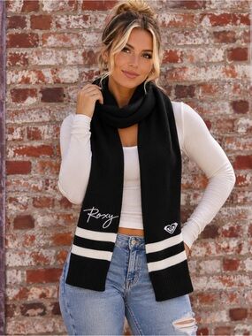 ROXY Logo Black Scarft White Logo EUC